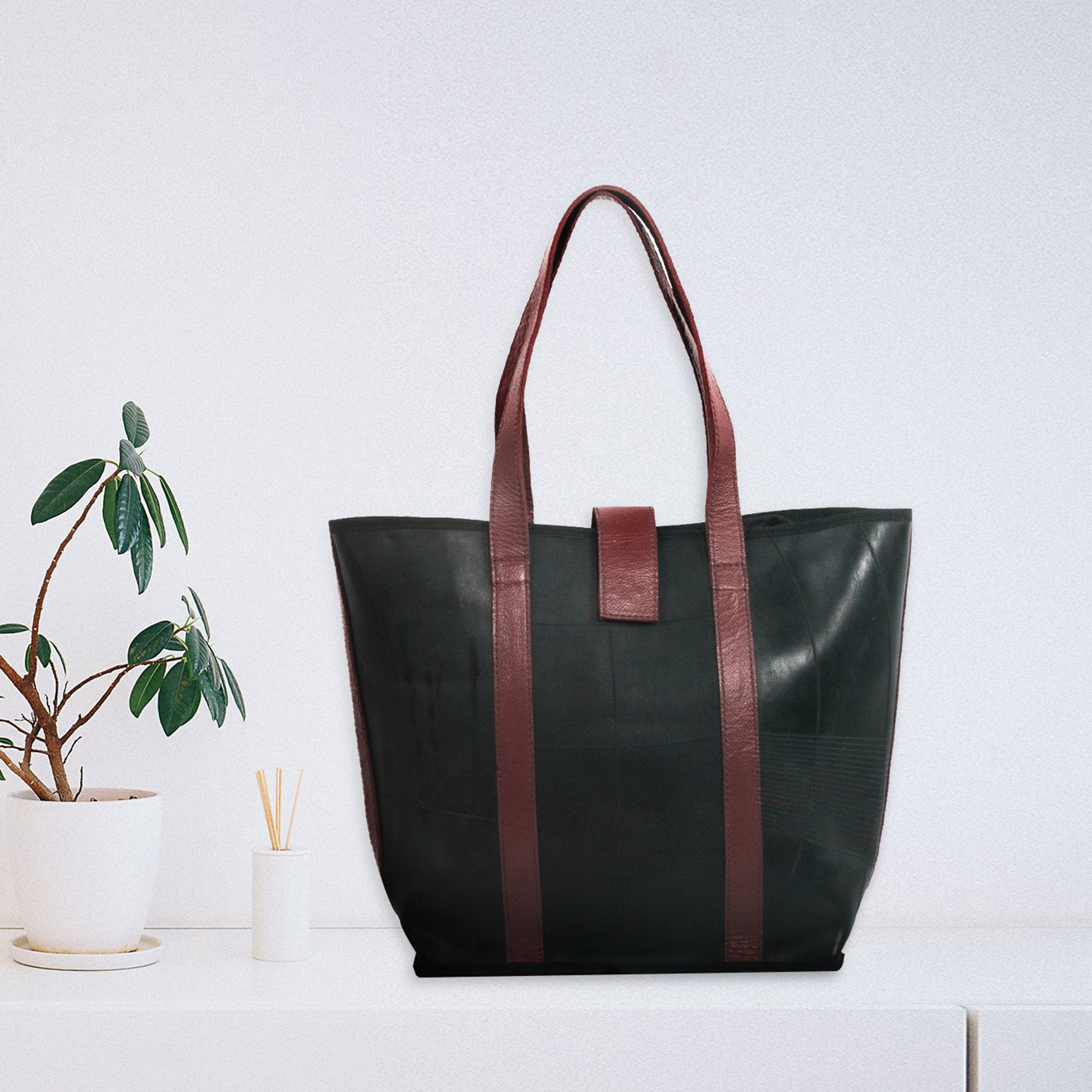 Thela Black Leather Tote Bag for Women